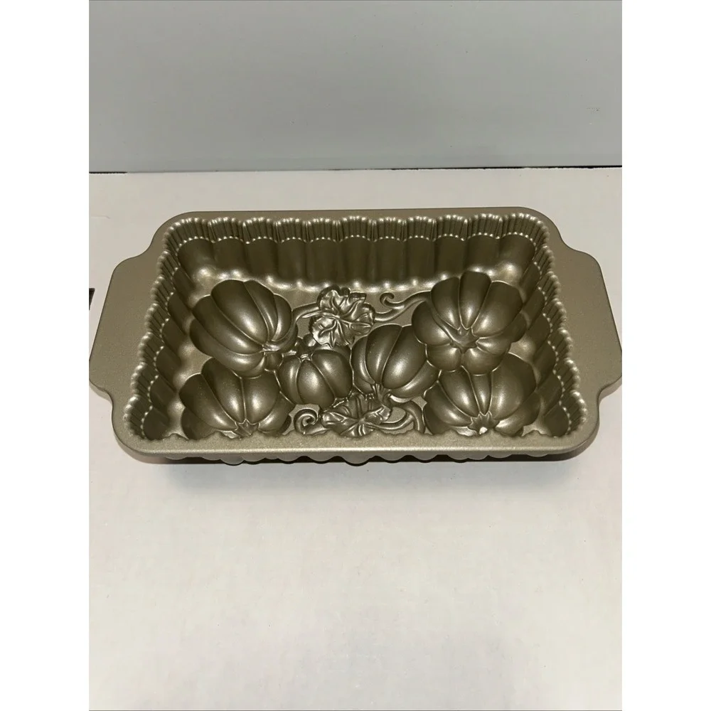 NORDIC WARE 3D‎ Pumpkin Parch Loaf Pan 6-CUP Heavy Cast Non-stick 8